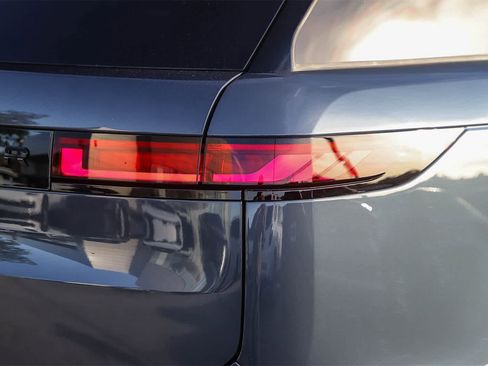 New 2026 Land Rover Range Rover Sport Dynamic SE image 9
