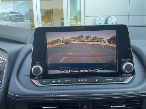 Used 2025 Nissan Rogue SV FWD image 33