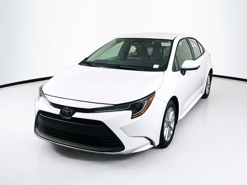 Used 2025 Toyota Corolla LE w/ LE Premium Package image 3