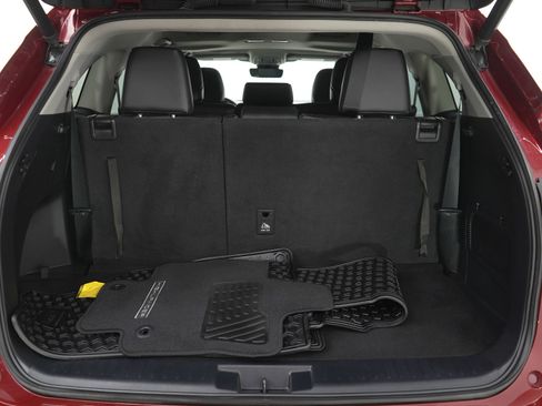 Used 2021 Toyota Highlander XLE image 10