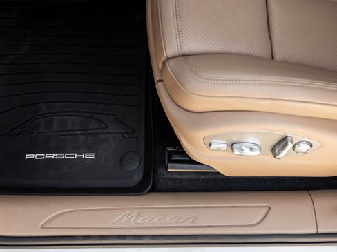 Certified 2026 Porsche Macan AWD/4WD image 20