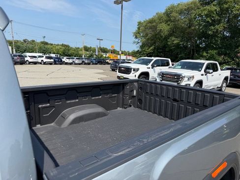 Used 2024 GMC Sierra 2500 AT4 w/ AT4 Preferred Package AWD/4WD image 9