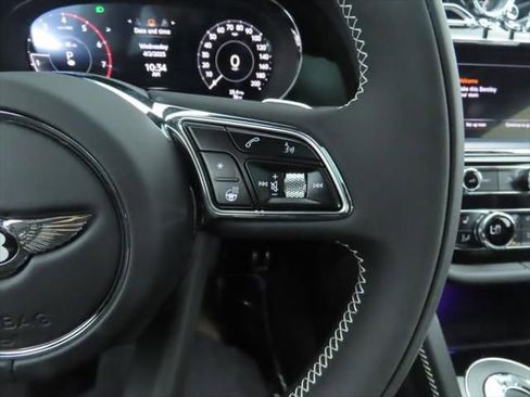 New 2025 Bentley Bentayga image 12