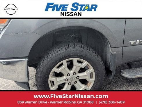 Used 2017 Nissan Titan SV RWD image 6