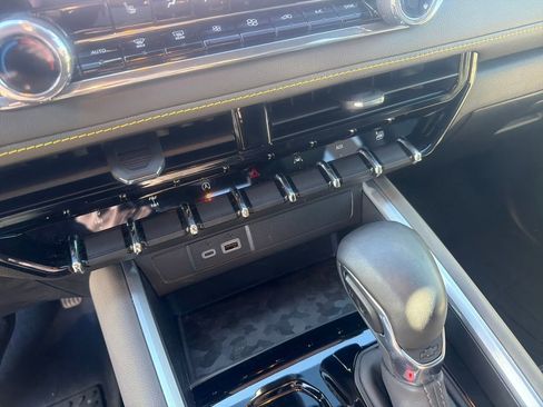 Used 2024 Chevrolet Colorado ZR2 w/ Technology Package image 36