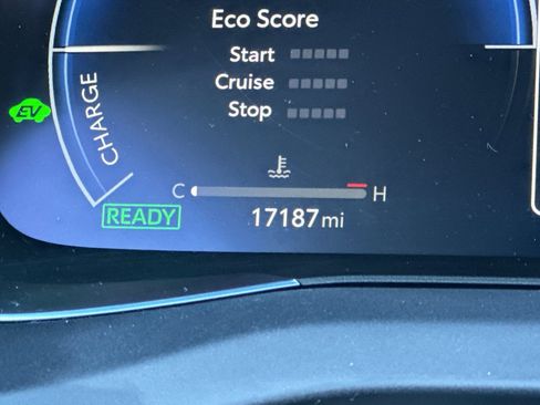 Used 2024 Toyota Venza Limited image 27