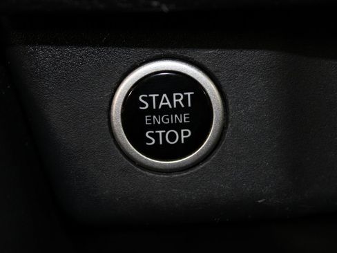 Used 2022 Nissan Rogue SV image 39