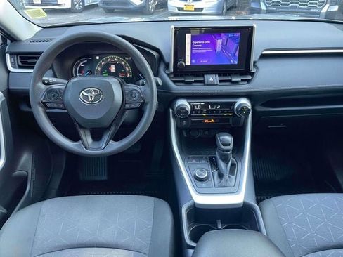 Used 2025 Toyota RAV4 XLE AWD/4WD image 15