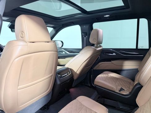 Used 2024 Cadillac Escalade ESV Premium Luxury AWD/4WD image 20