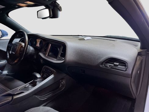 Used 2022 Dodge Challenger SXT RWD image 28