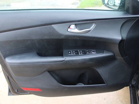 Used 2019 Kia Forte LXS FWD image 11
