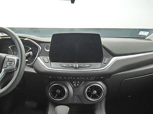 Used 2025 Chevrolet Blazer LT FWD image 16