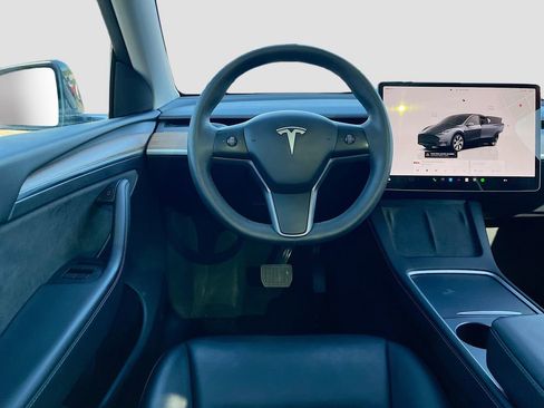 Used 2023 Tesla Model Y 2WD image 21