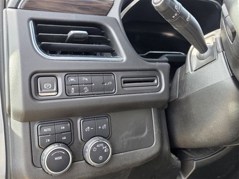 Used 2022 Chevrolet Tahoe Z71 image 12