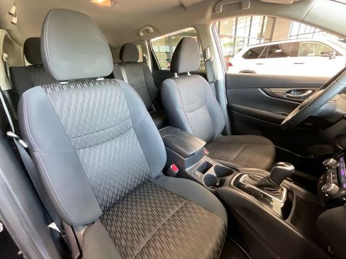 Used 2019 Nissan Rogue SV FWD image 18