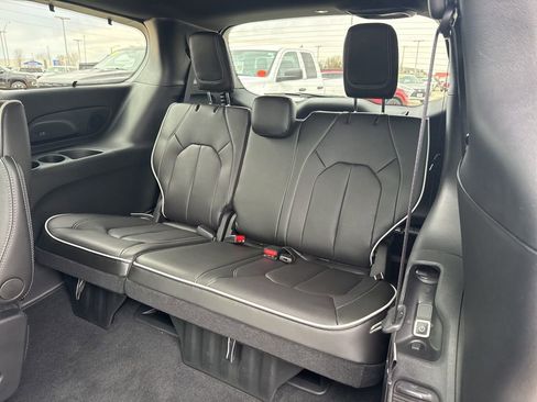 New 2026 Chrysler Pacifica Limited image 25