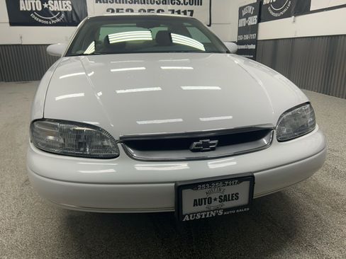Used 1997 Chevrolet Monte Carlo LS image 2