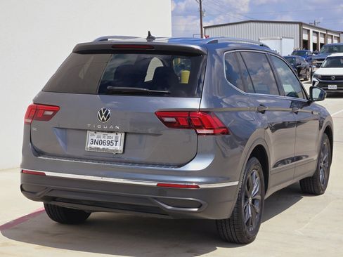Used 2024 Volkswagen Tiguan SE FWD image 4