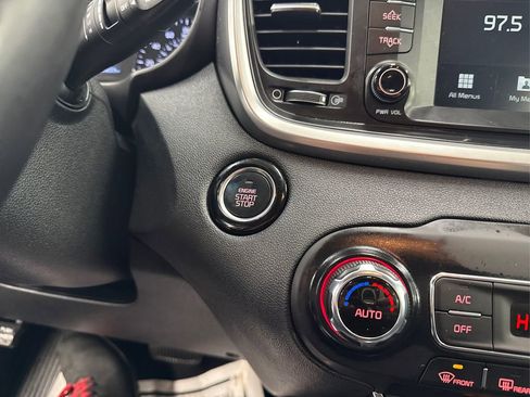 Used 2020 Kia Sorento S image 30
