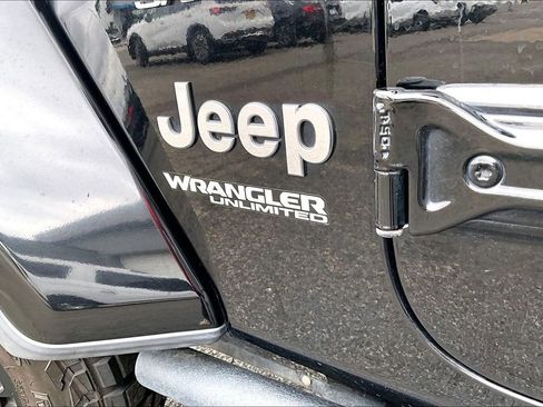 Used 2018 Jeep Wrangler Unlimited Sahara image 7