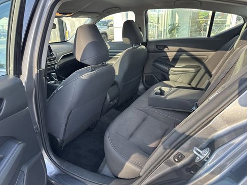 Used 2024 Nissan Altima 2.5 SV image 10
