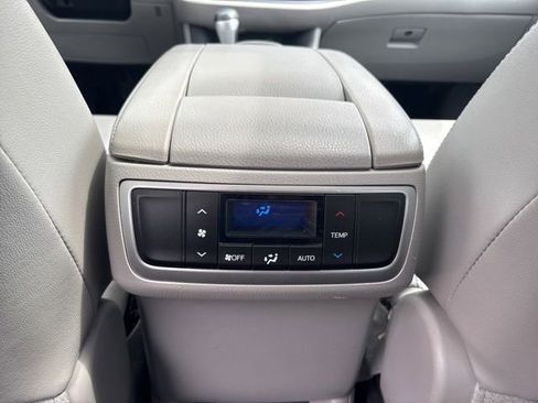 Used 2016 Toyota Highlander XLE AWD/4WD image 27