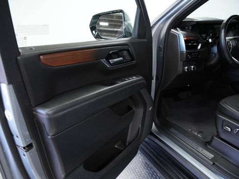 Used 2025 GMC Yukon Denali AWD/4WD image 34