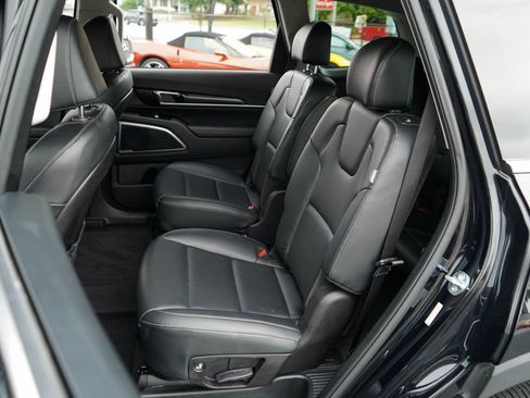 Used 2025 Kia Telluride S FWD image 8