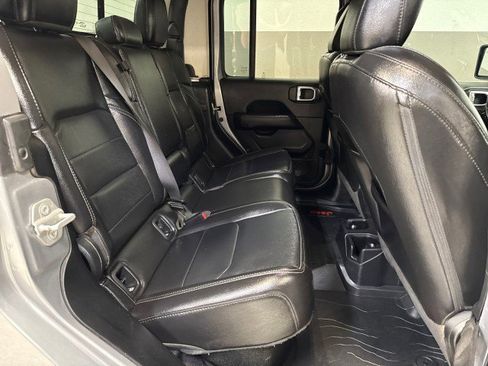 Used 2020 Jeep Gladiator Overland image 59