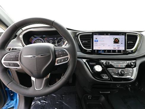 New 2026 Chrysler Pacifica Select FWD image 11