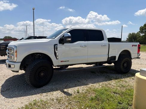 Used 2023 Ford F250 Platinum AWD/4WD image 5