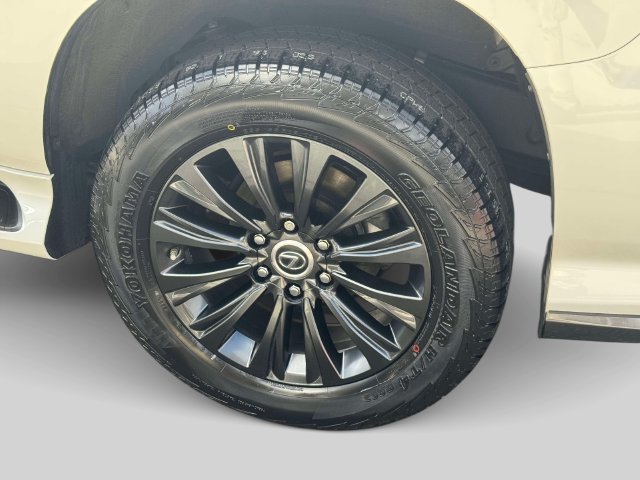 Certified 2023 Lexus GX 460 Luxury w/ Sport Design Package AWD/4WD image 9