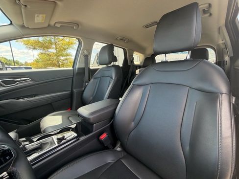 Used 2024 Kia Sportage EX FWD image 10