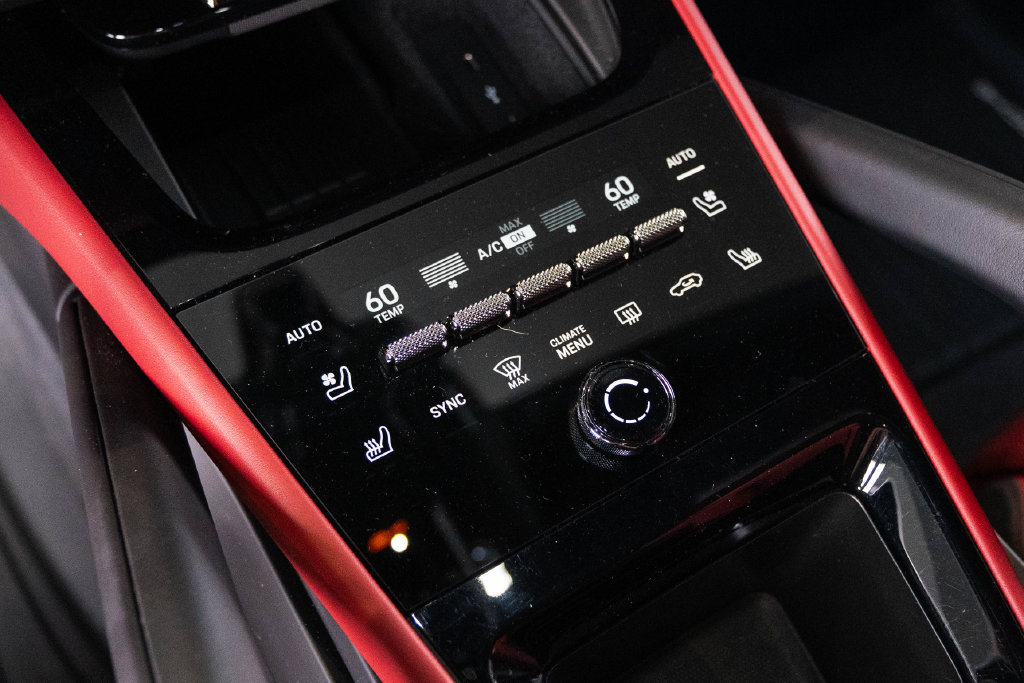 Certified 2025 Porsche Cayenne AWD/4WD image 24
