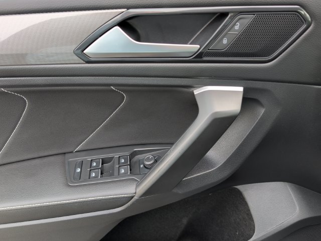 Certified 2023 Volkswagen Tiguan SE FWD image 10