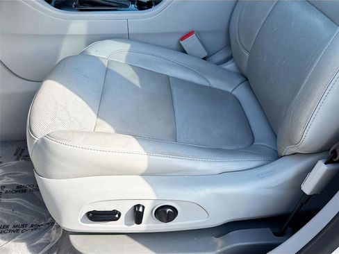 Used 2019 GMC Acadia SLT w/ LPO, Floor Liner Package image 22