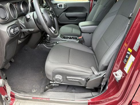 Used 2022 Jeep Gladiator Sport AWD/4WD image 16
