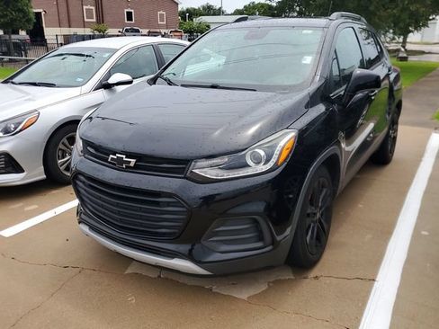 Used 2018 Chevrolet Trax LT w/ Sun & Sound Package FWD image 11