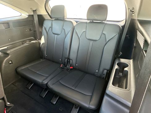 Used 2024 Kia Sorento S image 32