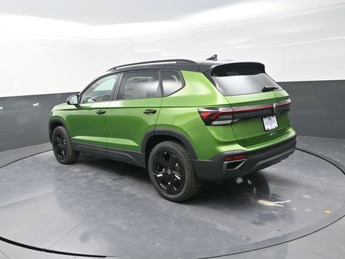 New 2026 Volkswagen Taos SE AWD/4WD image 8