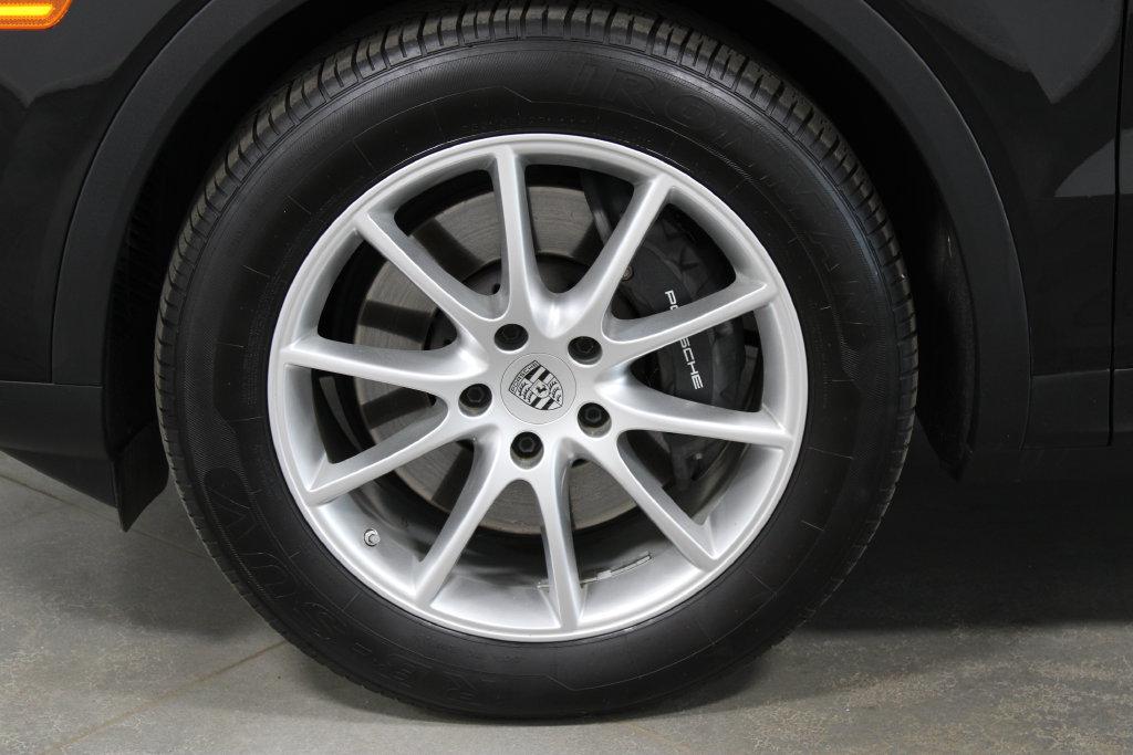 Used 2024 Porsche Cayenne AWD/4WD image 18