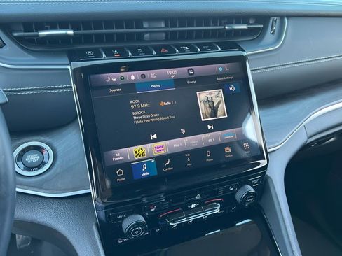 Used 2022 Jeep Grand Cherokee Limited image 20