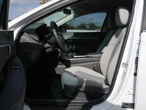 Used 2022 Hyundai Sonata SE image 16