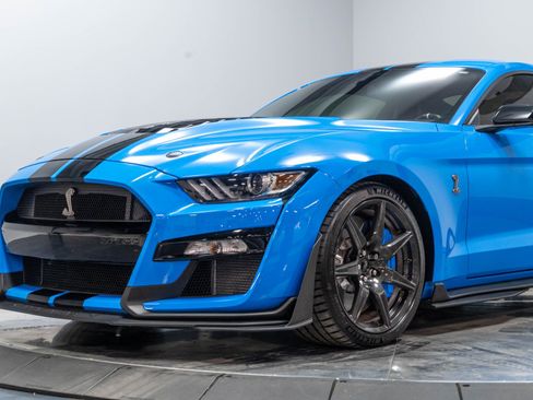 Used 2022 Ford Mustang Shelby GT500 w/ Carbon Fiber Track Pack RWD image 5