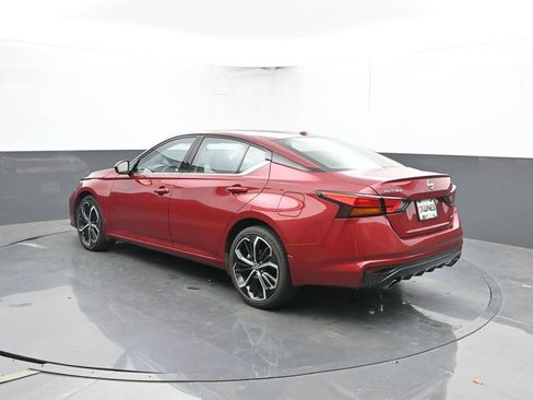 Used 2024 Nissan Altima 2.5 SR w/ SR Premium Package image 9