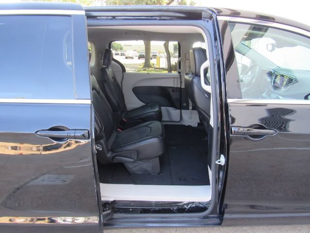 Used 2024 Chrysler Pacifica Touring-L FWD image 24