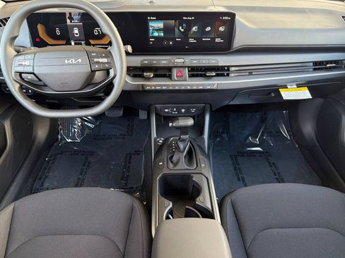 New 2026 Kia K4 FWD image 10