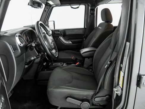 Used 2018 Jeep Wrangler Unlimited Sahara AWD/4WD image 26