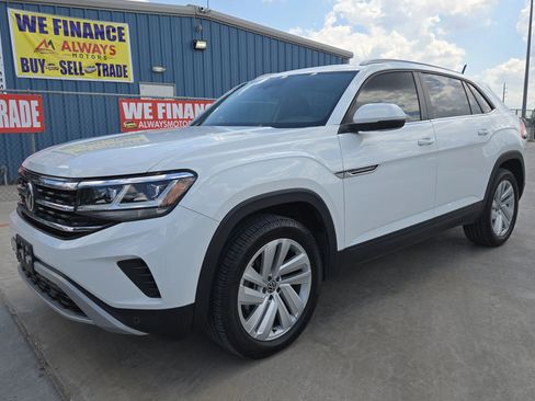 Used 2021 Volkswagen Atlas Cross Sport SE w/ Panoramic Sunroof Package image 3