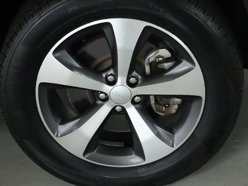 Used 2022 Jeep Cherokee Limited image 10